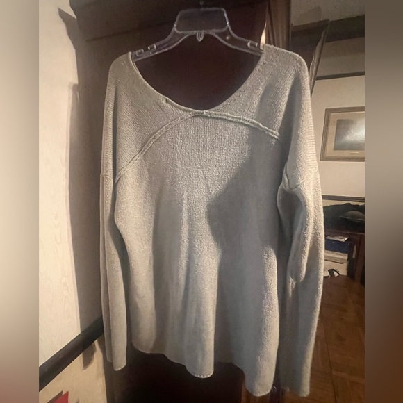 Light gray sweater - Picture 2 of 3